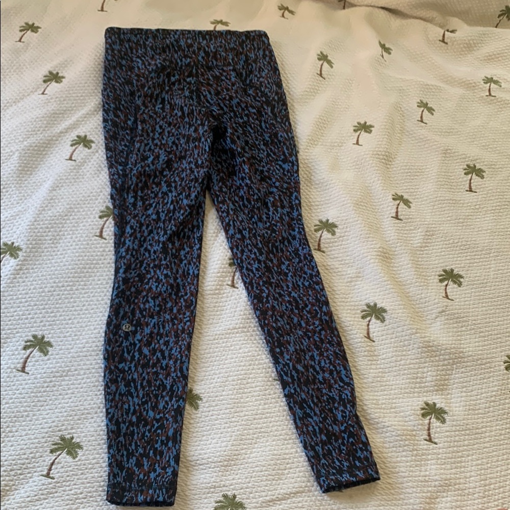 Lululemon Athletica Blue and Black Leggings with Side Pockets